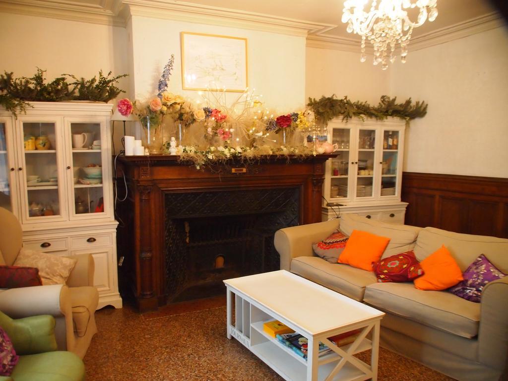 Hotel Emma Calve Millau Luaran gambar