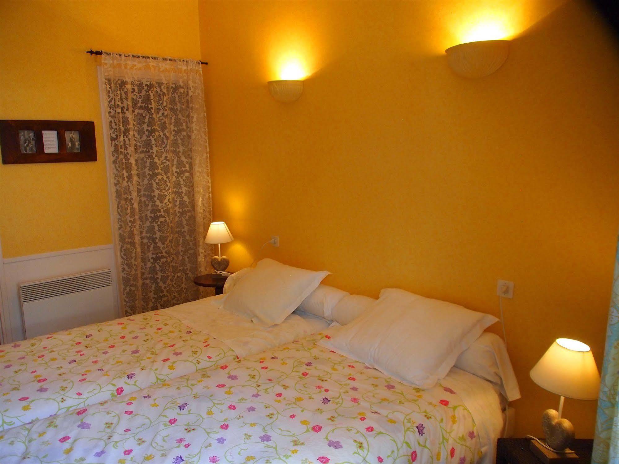 Hotel Emma Calve Millau Luaran gambar