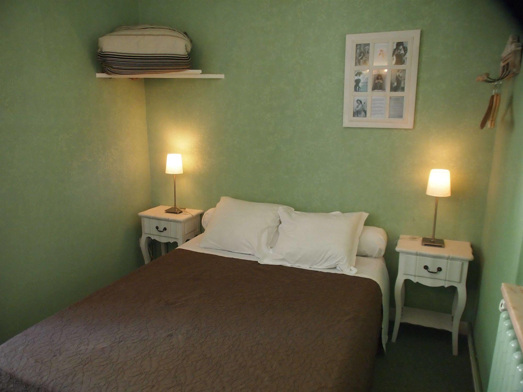 Hotel Emma Calve Millau Luaran gambar