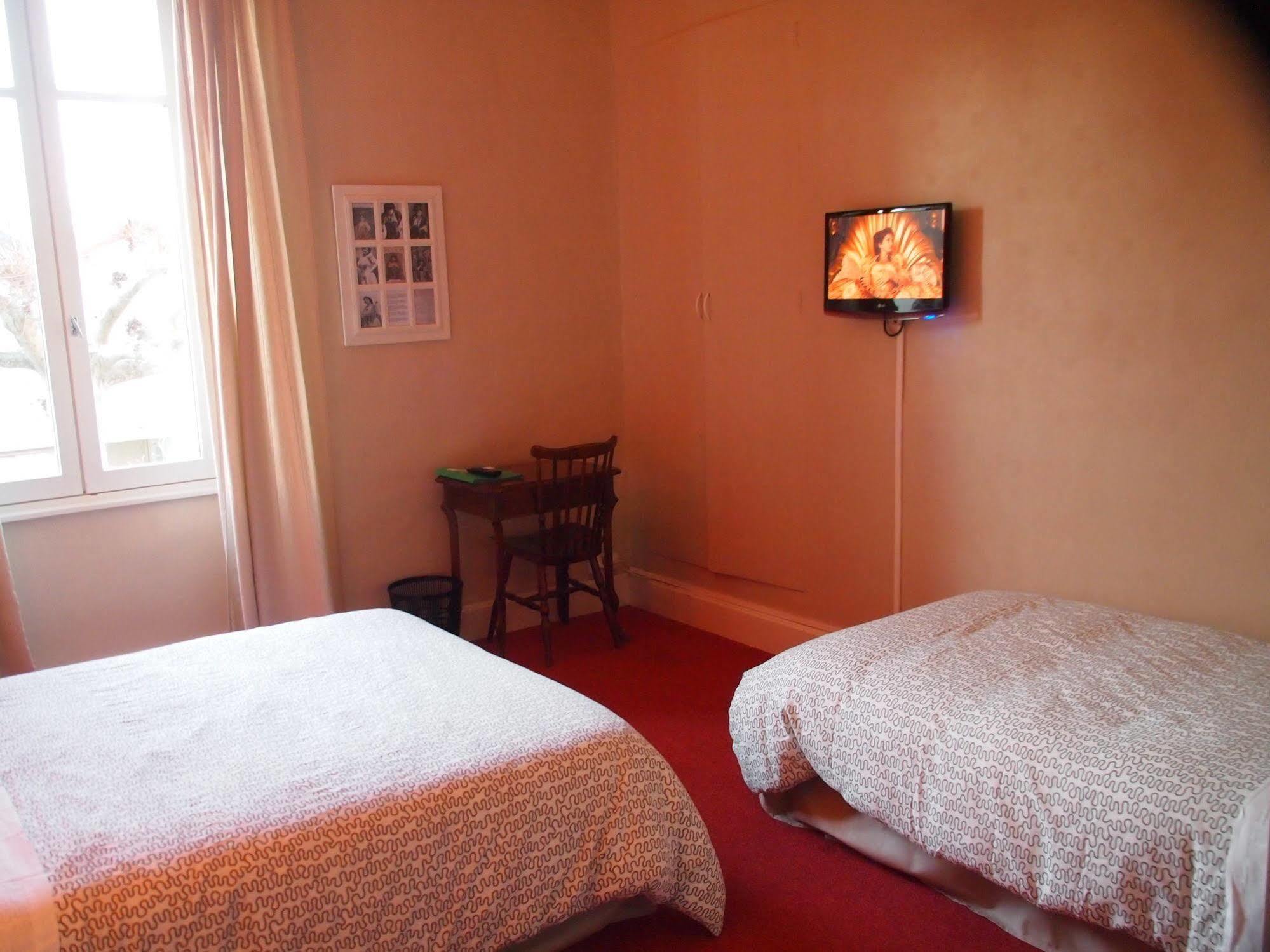 Hotel Emma Calve Millau Luaran gambar